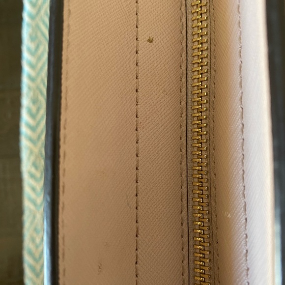 Michael Kors Small Tote (Light Pink) w/Gold Hardware. - Picture 5 of 14